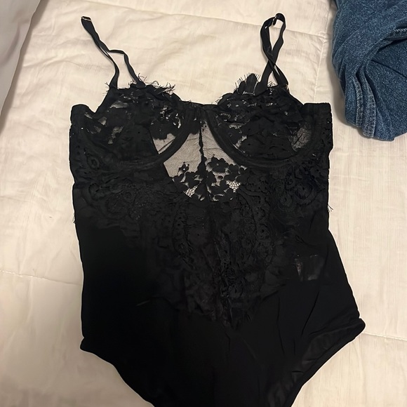 Black lace bodysuit - Picture 3 of 3